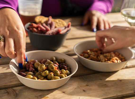 ReDine takeaway plates and bowls serving snacks for outdoor